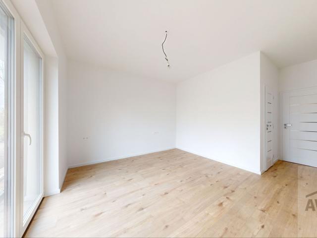 TOP PONUKA - skolaudovaný 4 izbový rodinný dom na kľúč, záhrada, vyhrievaná terasa, povala