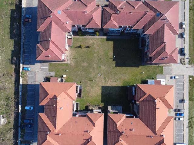 Priestranný 2,5 izbový byt so šatníkom, 3x terasa, parkovacie miesto, Rajka 