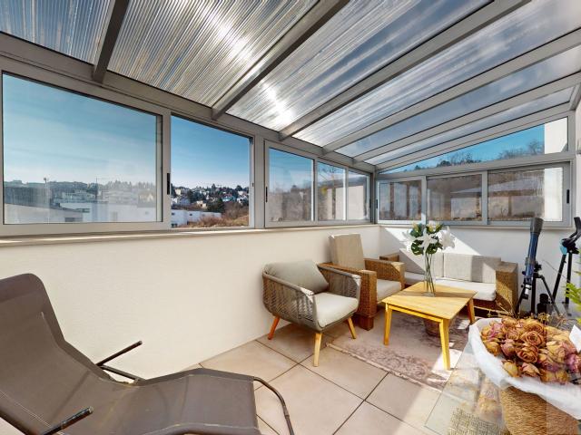 Slnečný veľkometrážny byt na Kolibe - uzavretý areál, tri terasy, zariadenie na mieru