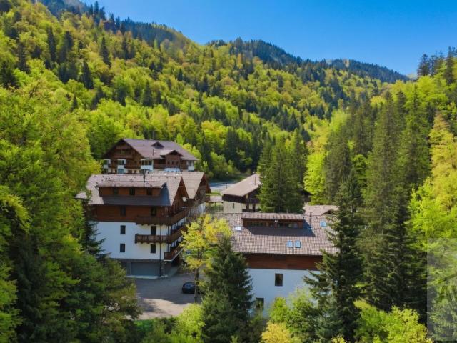 NOVÁ CENA | Presvetlený trojizbový apartmán v Nízkych Tatrách - balkón, dve kúpeľne, aj investične