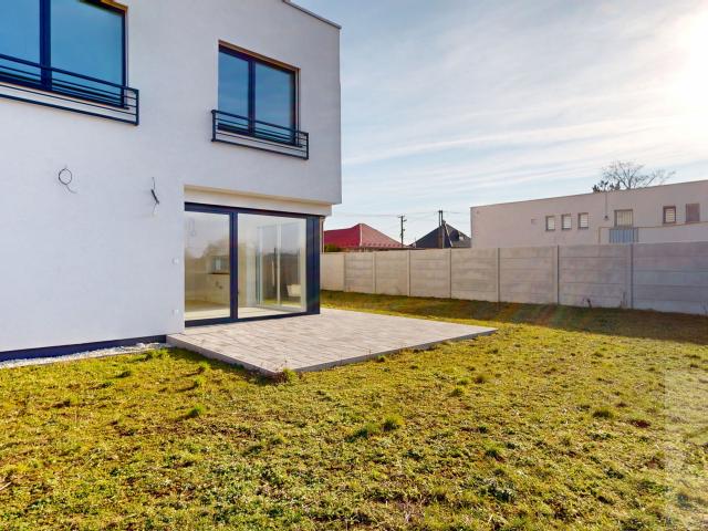 SKOLAUDOVANÝ -  5 izbový rodinný dom s dvomi kúpeľňami, krbom, rekuperáciou, nízke náklady