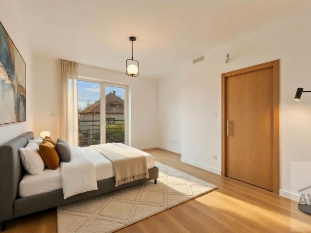 SKOLAUDOVANÝ -  5 izbový rodinný dom s dvomi kúpeľňami, krbom, rekuperáciou, nízke náklady