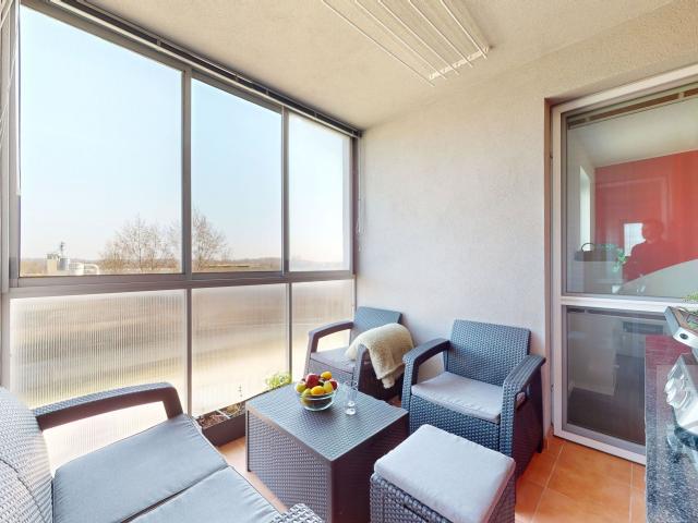 RAJKA -  Príjemný 2 izbový byt so šatníkom, 3x terasa, parkovacie miesto