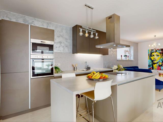 IHNEĎ VOĽNÝ - slnečný 4 izbový rodinný dom so zimnou záhradou