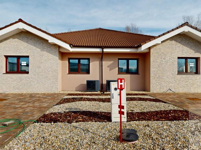 TOP PONUKA - skolaudovaný 4 izbový rodinný dom na kľúč, záhrada, vyhrievaná terasa, povala