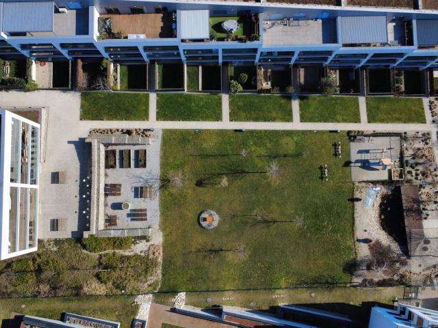 Slnečný veľkometrážny byt na Kolibe - uzavretý areál, tri terasy, zariadenie na mieru