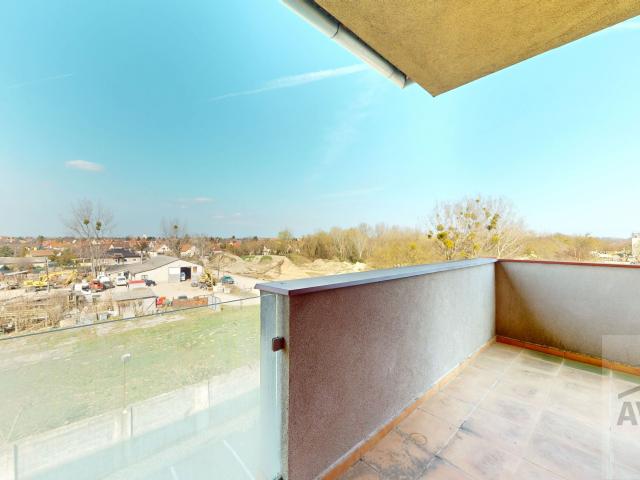 Priestranný 2,5 izbový byt so šatníkom, 3x terasa, parkovacie miesto, Rajka 