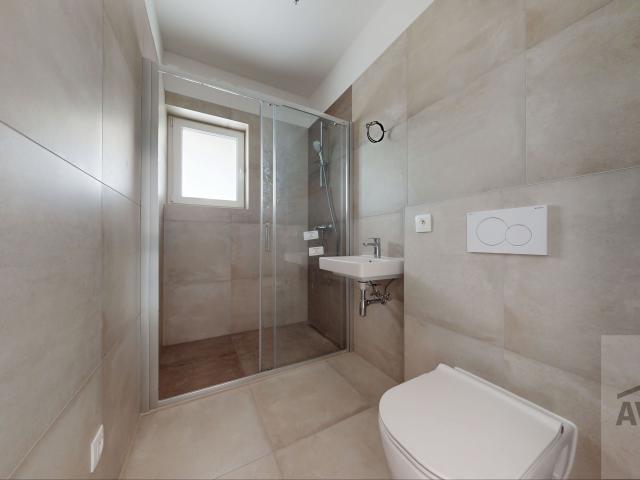 TOP PONUKA - skolaudovaný 4 izbový rodinný dom na kľúč, záhrada, vyhrievaná terasa, povala