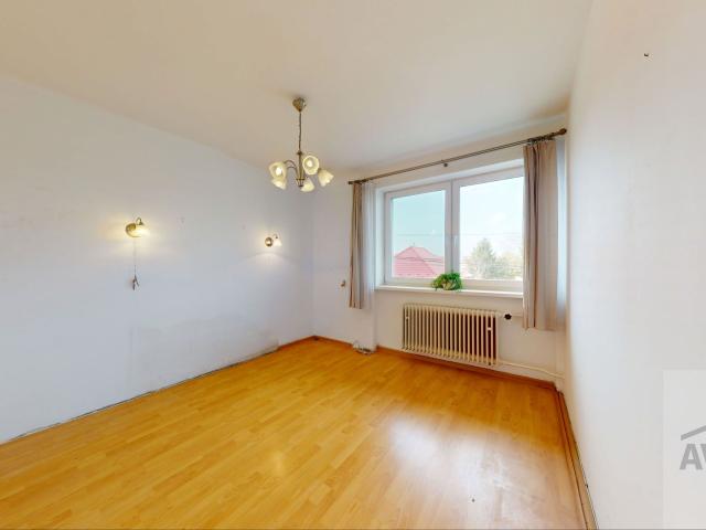 Slnečný 6 izbový rodinný dom s garážou a 2x kúpeľňou v tichej lokalite Rusoviec