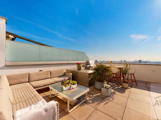 Slnečný veľkometrážny byt na Kolibe - uzavretý areál, tri terasy, zariadenie na mieru