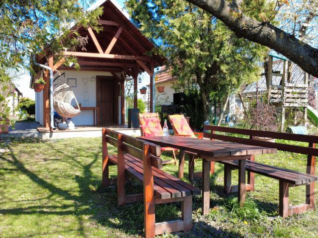 Útulná rekreačná chata (2013) s terasou a kompletným zariadením, Rusovce – Za glóbusom