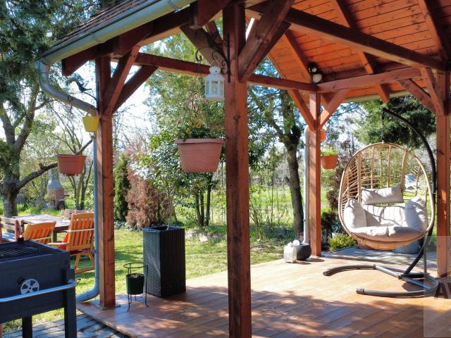 Útulná rekreačná chata (2013) s terasou a kompletným zariadením, Rusovce – Za glóbusom