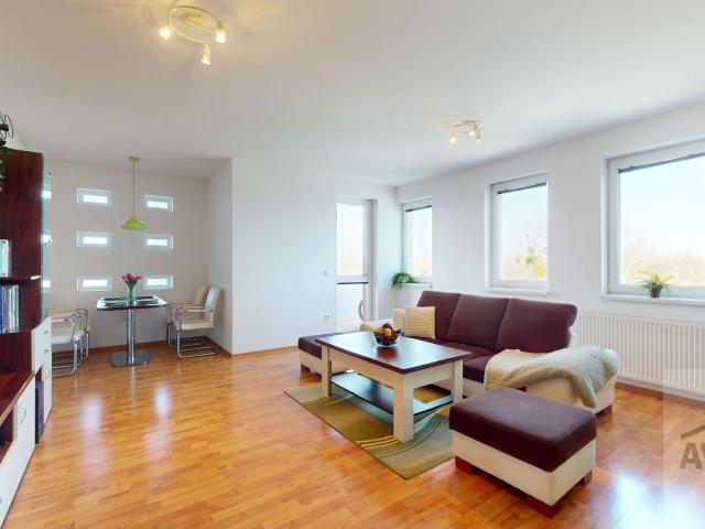 Priestranný 2,5 izbový byt so šatníkom, 3x terasa, parkovacie miesto, Rajka 