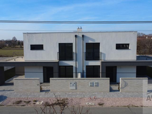 SKOLAUDOVANÝ -  5 izbový rodinný dom s dvomi kúpeľňami, krbom, rekuperáciou, nízke náklady