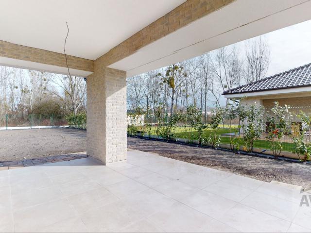 TOP PONUKA - skolaudovaný 4 izbový rodinný dom na kľúč, záhrada, vyhrievaná terasa, povala