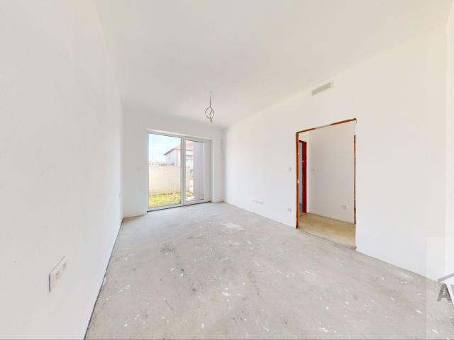 SKOLAUDOVANÝ -  5 izbový rodinný dom s dvomi kúpeľňami, krbom, rekuperáciou, nízke náklady