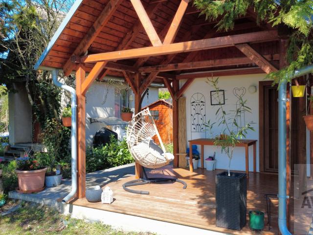 Útulná rekreačná chata (2013) s terasou a kompletným zariadením, Rusovce – Za glóbusom