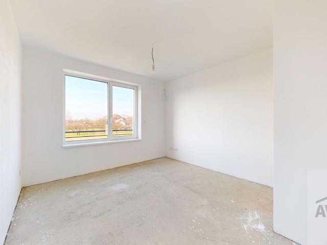 SKOLAUDOVANÝ -  5 izbový rodinný dom s dvomi kúpeľňami, krbom, rekuperáciou, nízke náklady