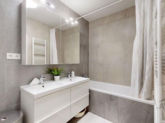 Moderný trojizbový byt s množstvom úložného priestoru - novostavba, loggia, dve pivnice