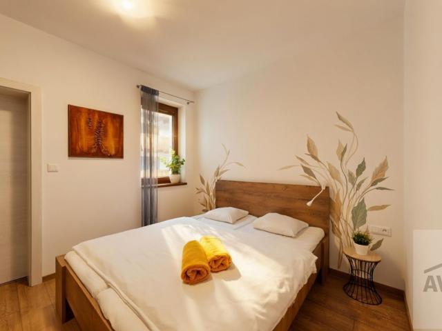 NOVÁ CENA | Presvetlený trojizbový apartmán v Nízkych Tatrách - balkón, dve kúpeľne, aj investične