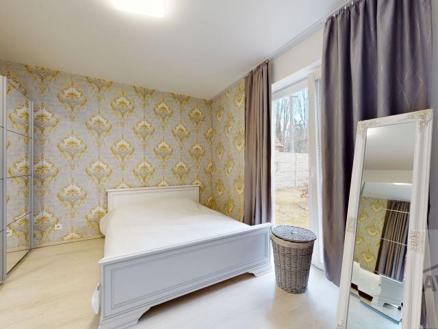 IHNEĎ VOĽNÝ - slnečný 4 izbový rodinný dom so zimnou záhradou