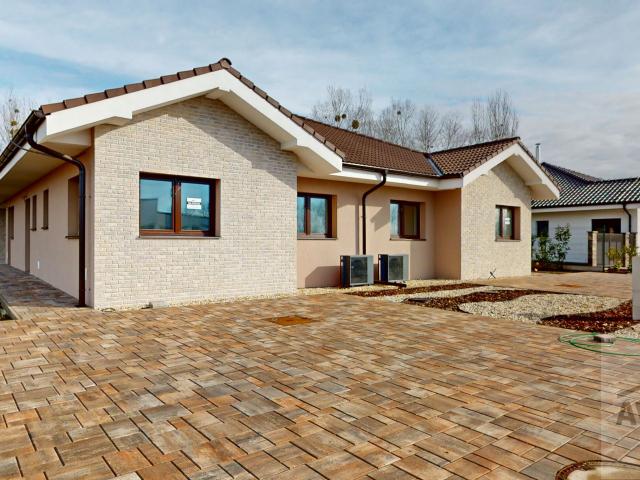 TOP PONUKA - skolaudovaný 4 izbový rodinný dom na kľúč, záhrada, vyhrievaná terasa, povala