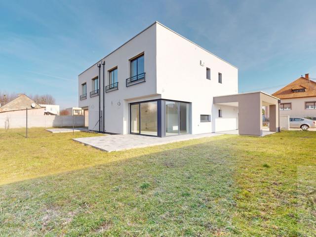 SKOLAUDOVANÝ -  5 izbový rodinný dom s dvomi kúpeľňami, krbom, rekuperáciou, nízke náklady