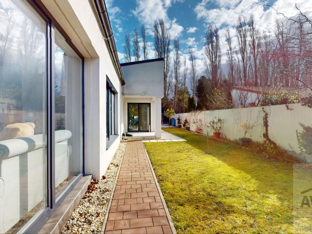 IHNEĎ VOĽNÝ - slnečný 4 izbový rodinný dom so zimnou záhradou