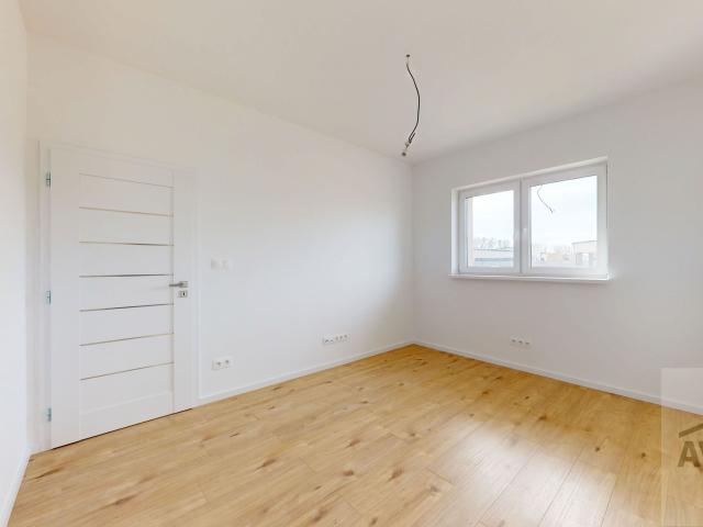 TOP PONUKA - skolaudovaný 4 izbový rodinný dom na kľúč, záhrada, vyhrievaná terasa, povala