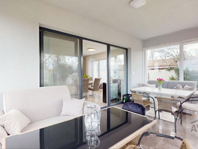 IHNEĎ VOĽNÝ - slnečný 4 izbový rodinný dom so zimnou záhradou