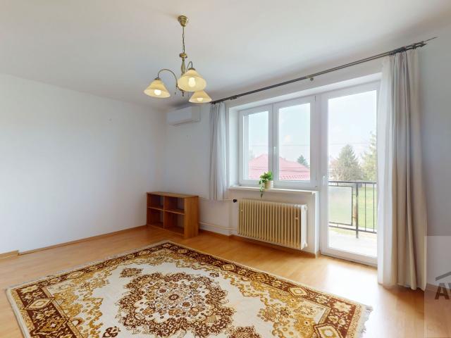 Slnečný 6 izbový rodinný dom s garážou a 2x kúpeľňou v tichej lokalite Rusoviec