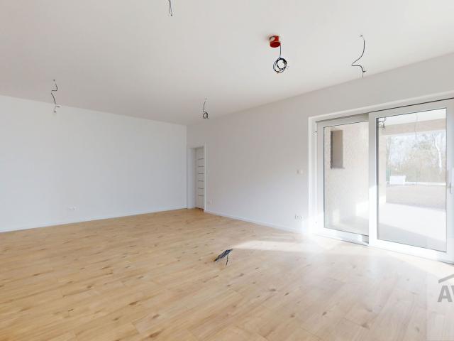 TOP PONUKA - skolaudovaný 4 izbový rodinný dom na kľúč, záhrada, vyhrievaná terasa, povala