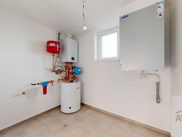 SKOLAUDOVANÝ -  5 izbový rodinný dom s dvomi kúpeľňami, krbom, rekuperáciou, nízke náklady