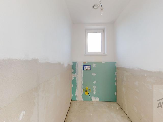 SKOLAUDOVANÝ -  5 izbový rodinný dom s dvomi kúpeľňami, krbom, rekuperáciou, nízke náklady