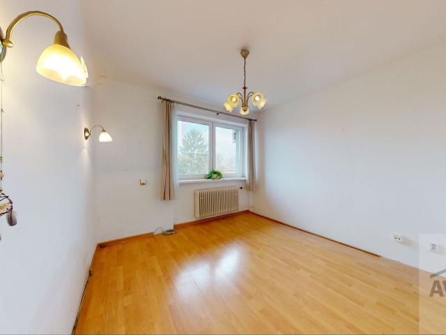 Slnečný 6 izbový rodinný dom s garážou a 2x kúpeľňou v tichej lokalite Rusoviec