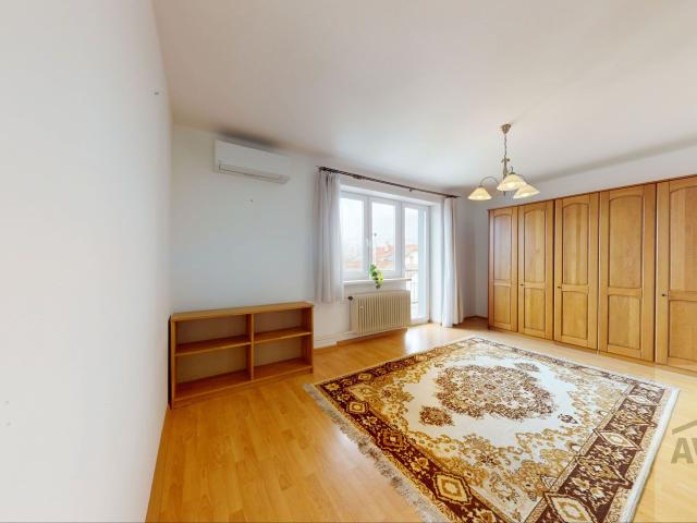 Slnečný 6 izbový rodinný dom s garážou a 2x kúpeľňou v tichej lokalite Rusoviec