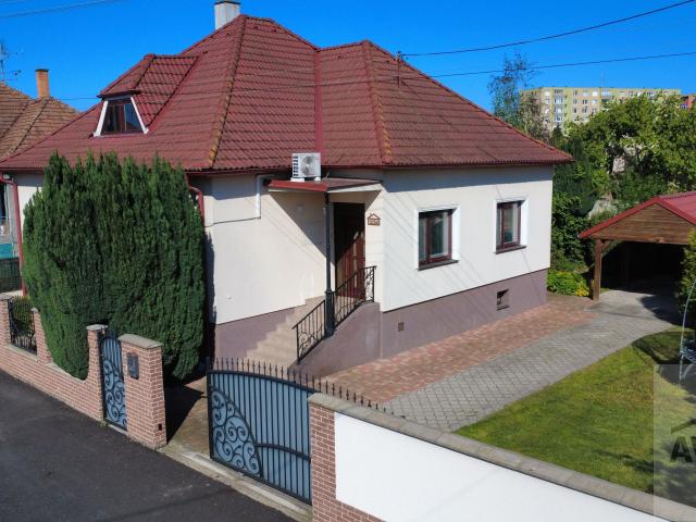 Kompletne zrekonštruovaný 4,5 izbový rodinný dom v blízkosti centra Žitnoostrovská ul.