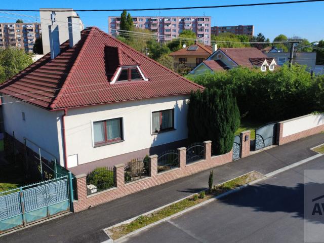Kompletne zrekonštruovaný 4,5 izbový rodinný dom v blízkosti centra Žitnoostrovská ul.