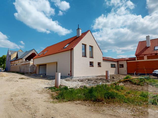 5 izbová vila v komornom projekte pri Rusovskom kaštieli 