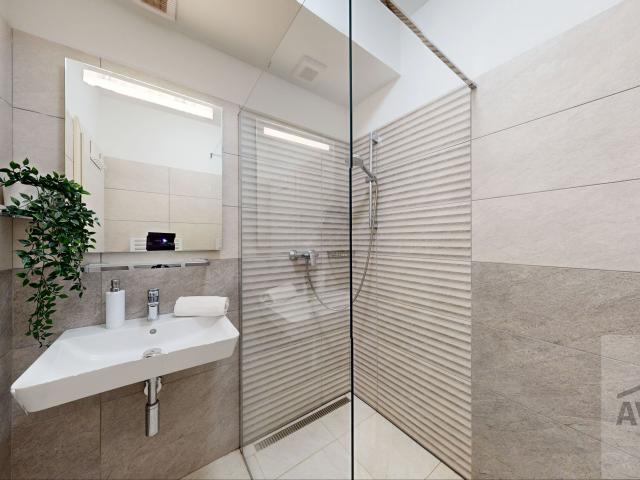 Slnečný rekreačný/ investičný apartmán v novostavbe pod Chopkom