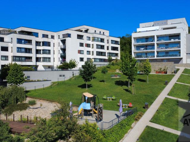 Exkluzívny 5-izbový byt na Kolibe s 60 m² terasou, jacuzzi a panoramatickým výhľadom