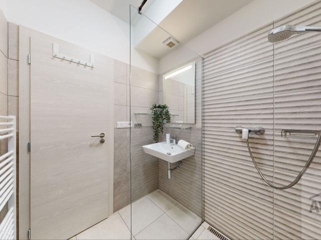 Slnečný rekreačný/ investičný apartmán v novostavbe pod Chopkom