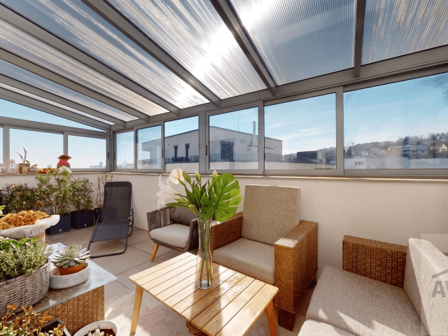 Exkluzívny 5-izbový byt na Kolibe s 60 m² terasou, jacuzzi a panoramatickým výhľadom