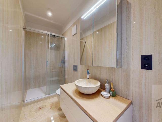 Exkluzívny 5-izbový byt na Kolibe s 60 m² terasou, jacuzzi a panoramatickým výhľadom