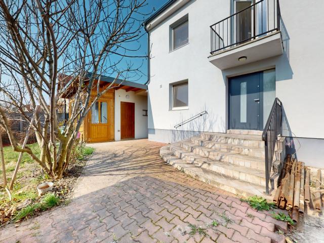 Udržiavaný 5,5 izbový rodinný dom s potenciálom, garáž, pivnica, besiedka, záhrada