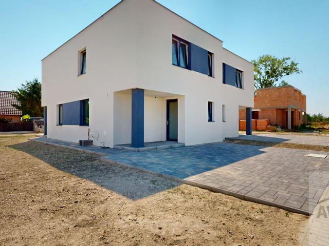 Slnečný 4 izbový rodinný dom vo vyhľadávanej lokalite, všetky IS, Zálesie