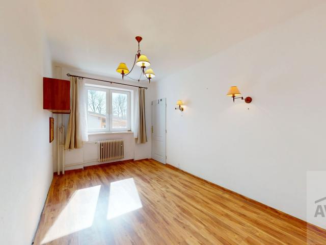 Udržiavaný 5,5 izbový rodinný dom s potenciálom, garáž, pivnica, besiedka, záhrada