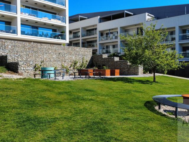 Exkluzívny 5-izbový byt na Kolibe s 60 m² terasou, jacuzzi a panoramatickým výhľadom