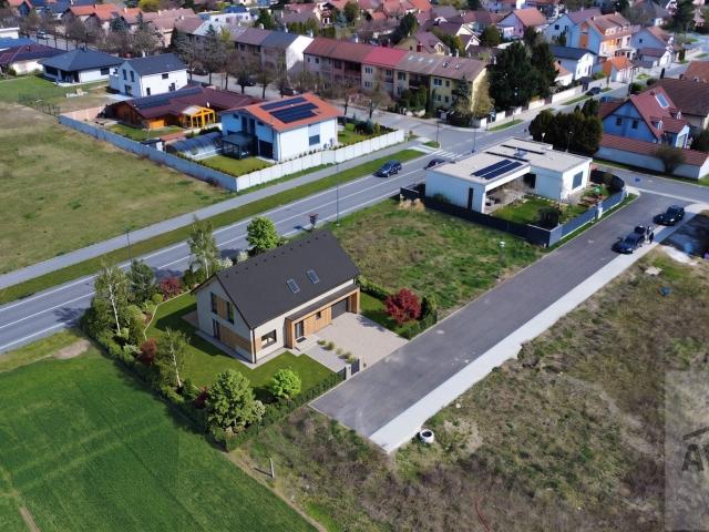 Perspektívny stavebný pozemok v Čunove s inžinierskymi sieťami 
