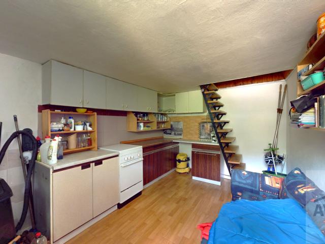 Záhrada (816 m²) pri Malom Dunaji v Malinove s chatkou, altánkom a studňou